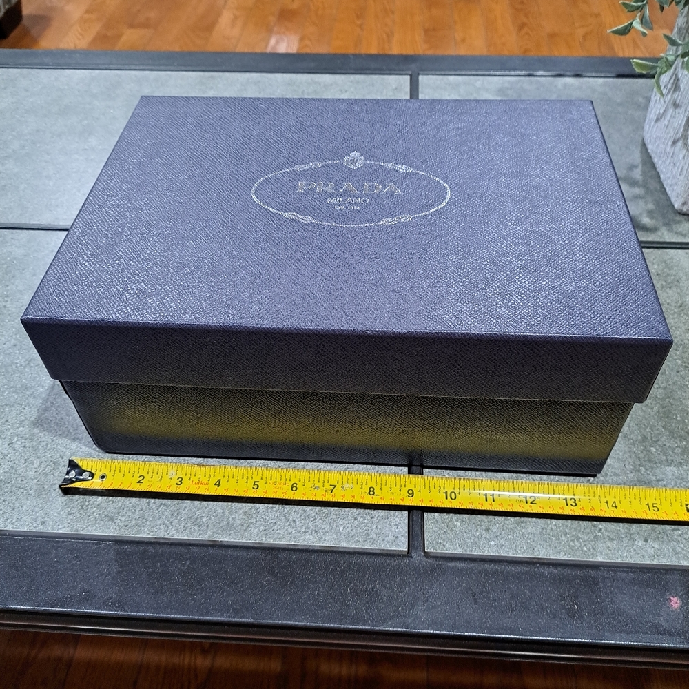 Prada Box - Picture 2 of 7
